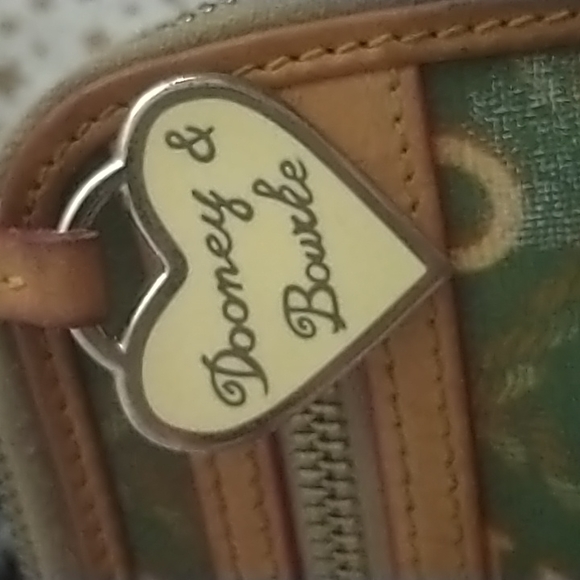 Dooney and Bourke green and tan wristlet - Picture 2 of 9